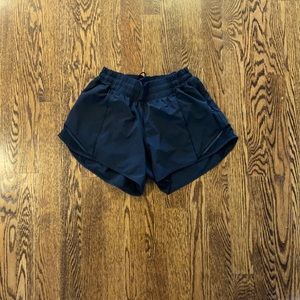 women’s Lululemon hotty hot low-rise short